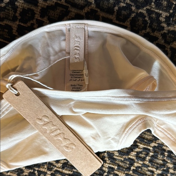 Skims Fits Everybody Thong Sand Size Small - Picture 2 of 4